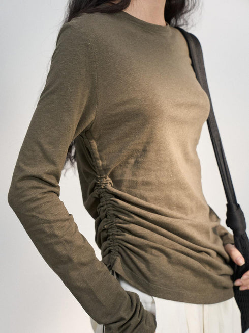 Pullover in lino color sabbia con ruches