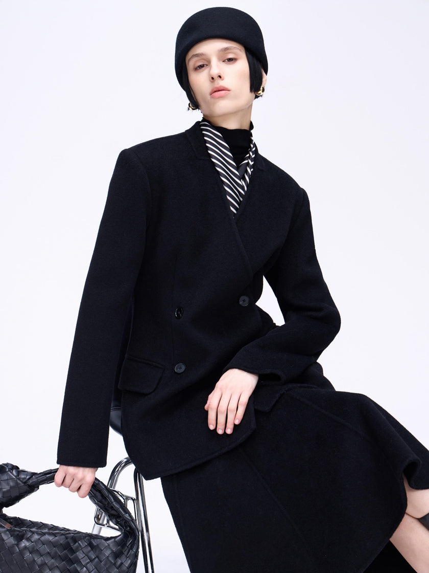 Veste et jupe en laine à col en V