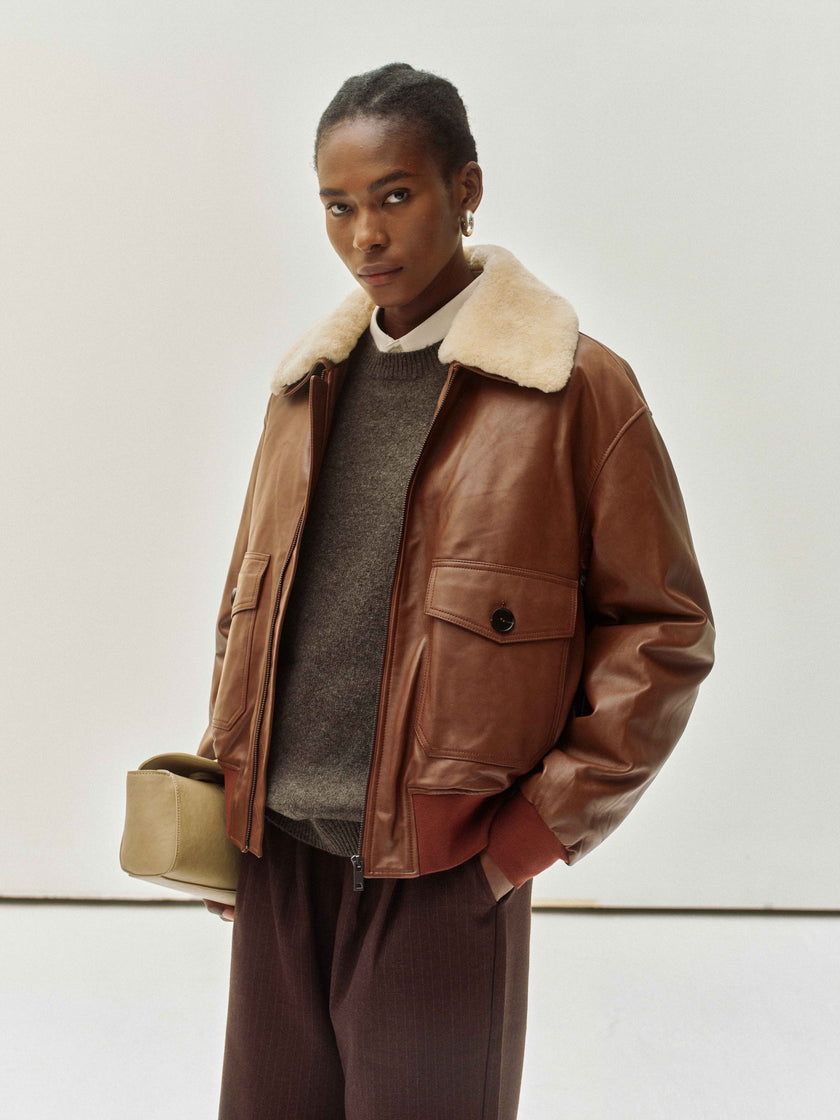 Veste en cuir avec col en peau lainée