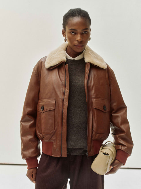 Veste en cuir avec col en peau lainée