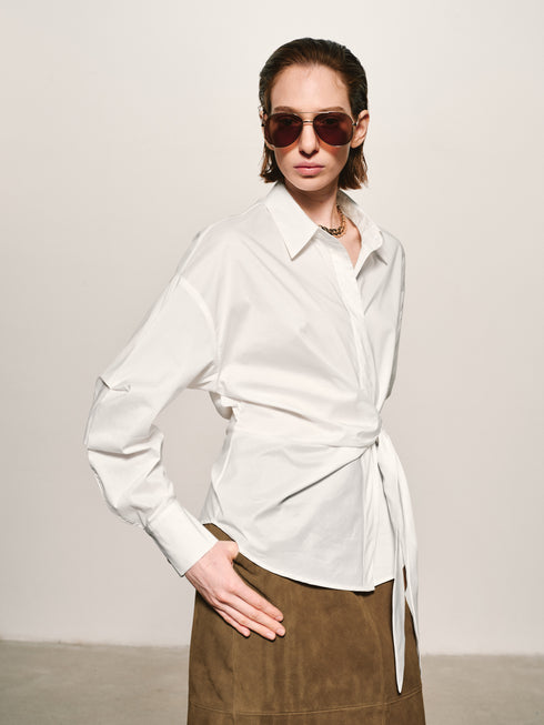 Camisa con nudo esculpido