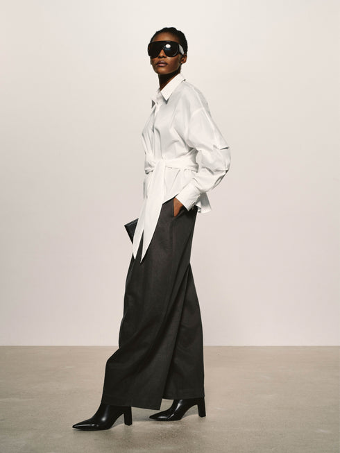 Camisa con nudo esculpido