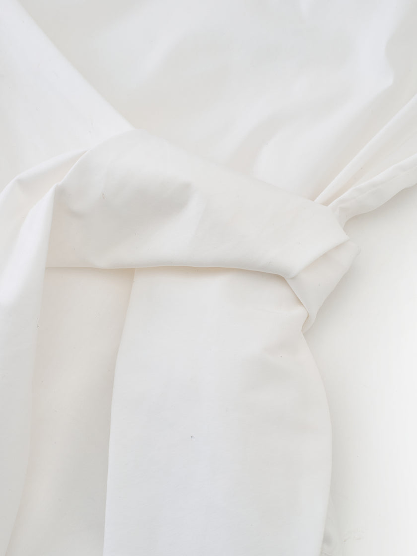 Camisa con nudo esculpido