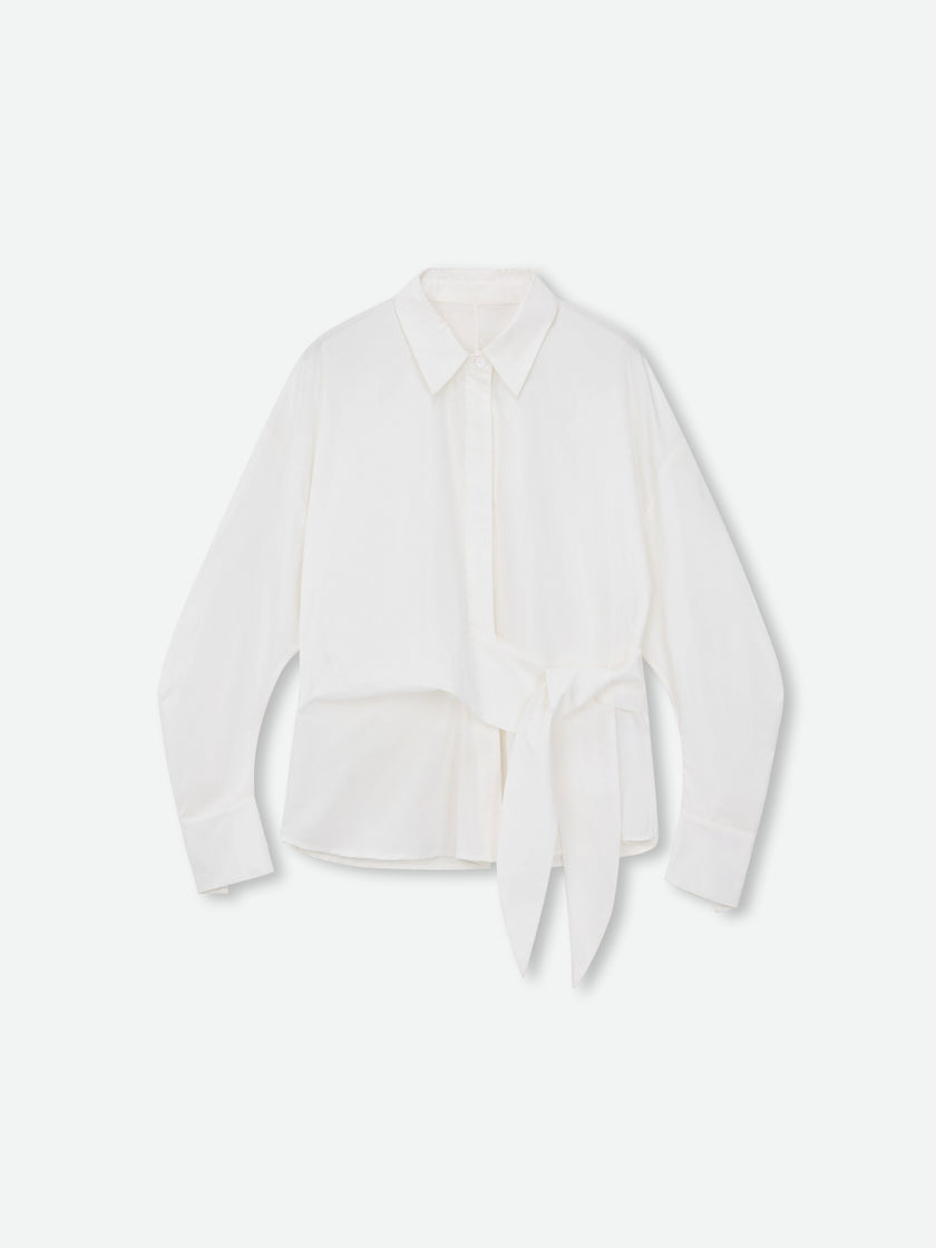 Camisa con nudo esculpido