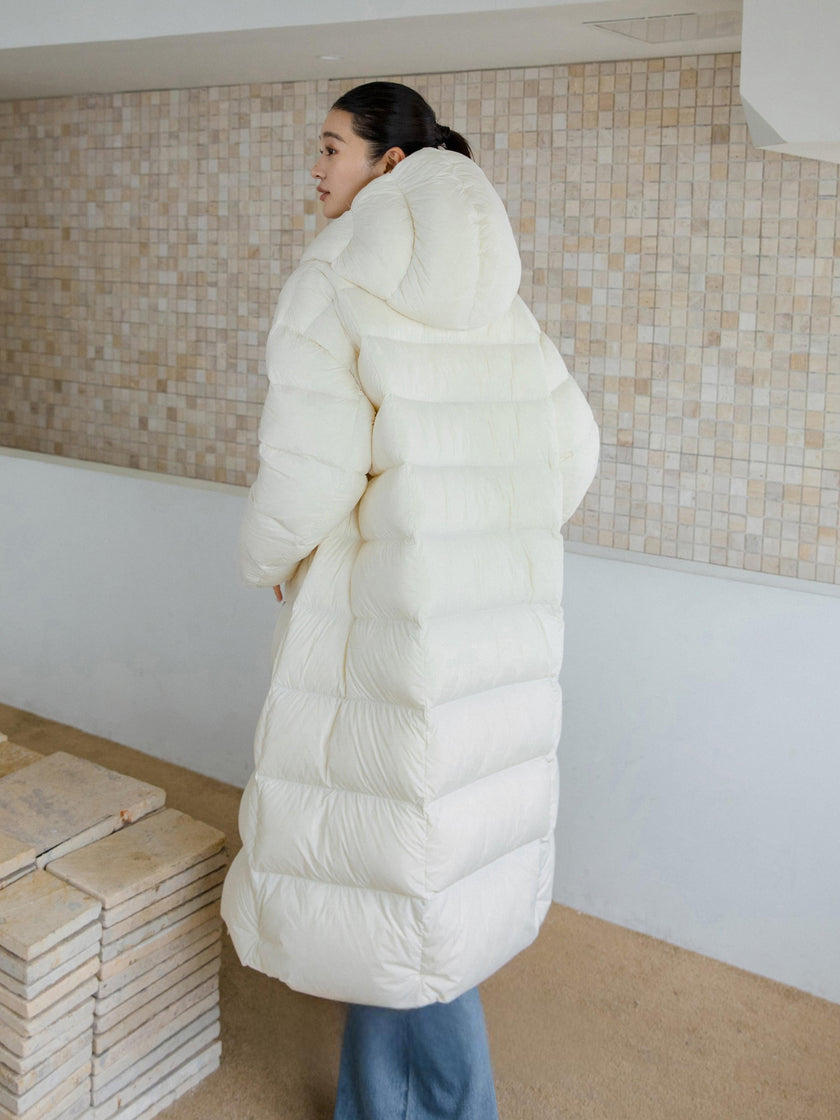Manteau long à capuche en duvet