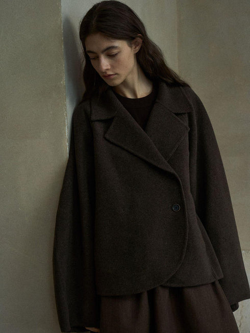 Manteau en laine Nova à encolure crantée