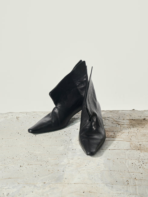 Yrsa V-Notch Boots