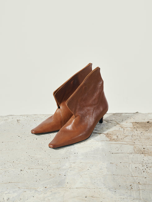 Yrsa V-Notch Boots