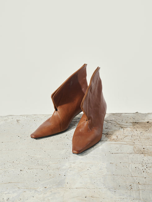 Yrsa V-Notch Boots