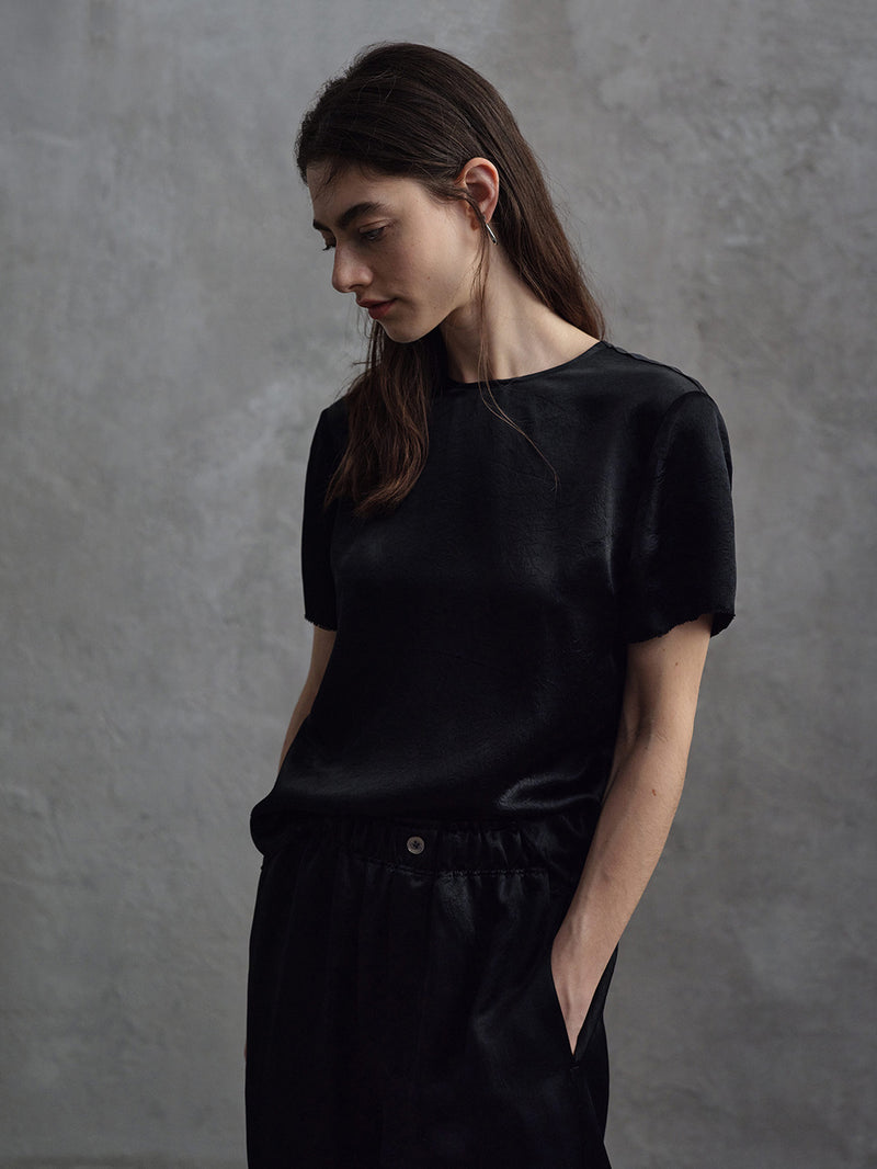 Top in raso con laccetti da annodare sul retro