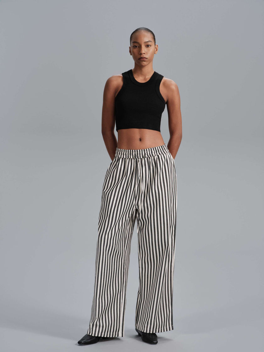 Contour Line Vest - Black