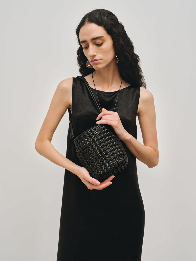 Bolso cubo de cuero trenzado Vellor