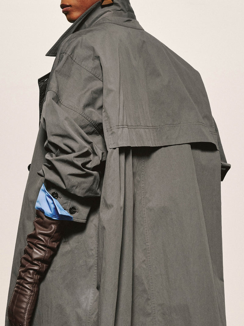 Gabardina gris grafito