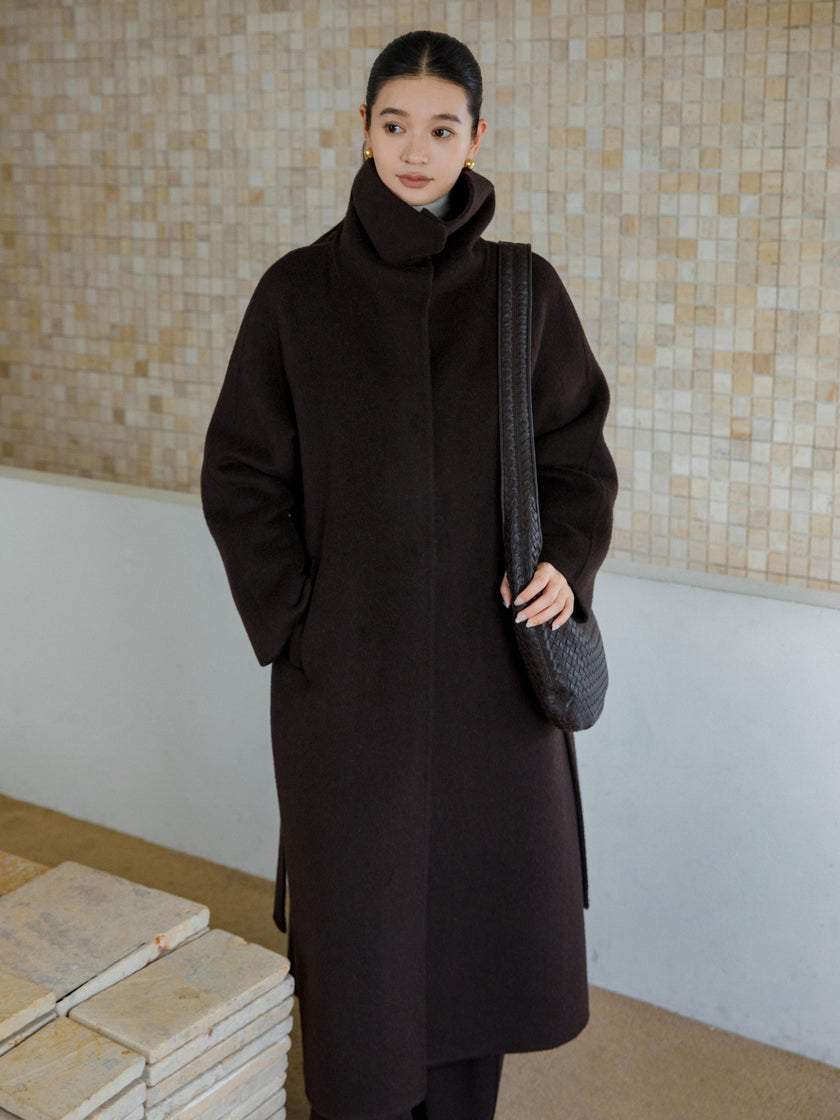 Manteau minimaliste à col montant