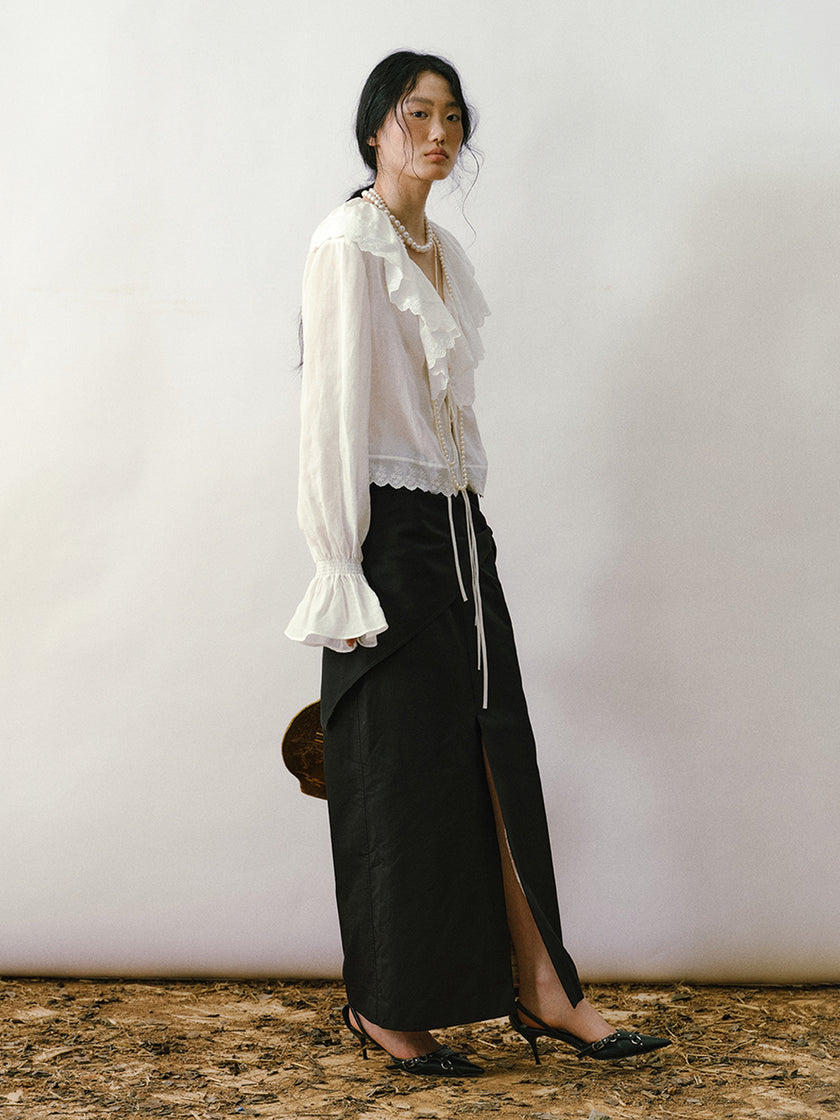 Blusa con fruncido y volantes color marfil