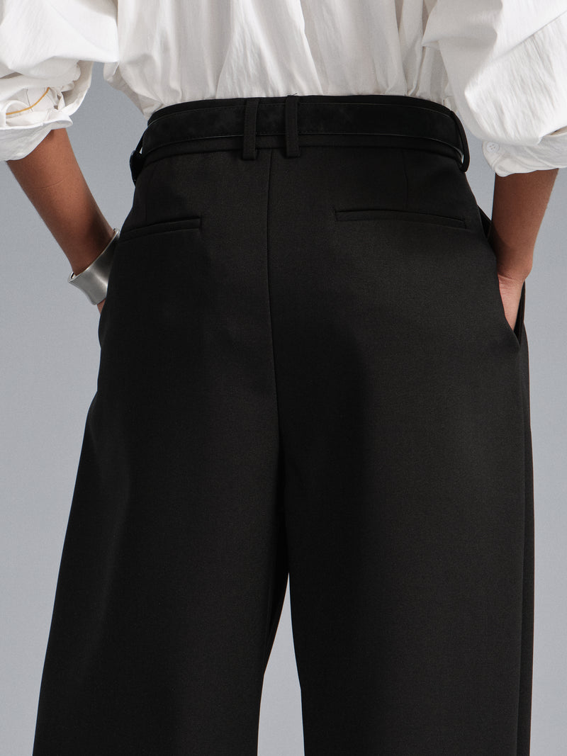 Varde Taper Trousers - Black